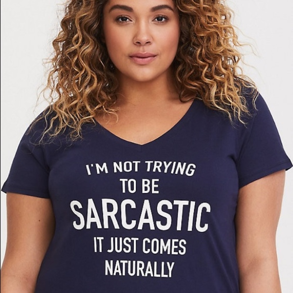 💥NWOT💥NAVY NATURALLY SARCASTIC FITTED TEE